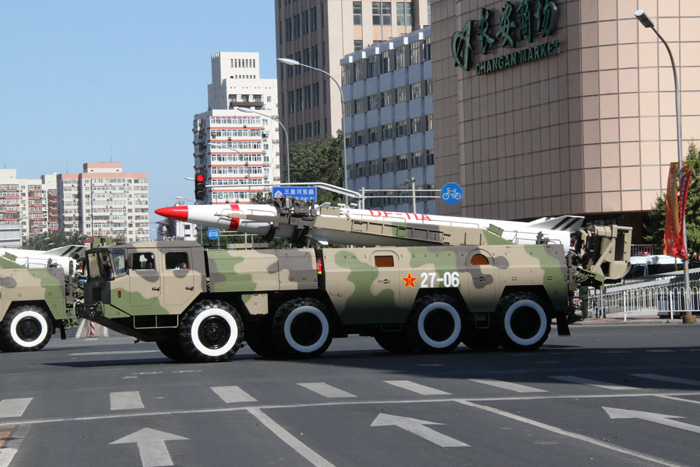 国庆阅兵车队从我家门前过