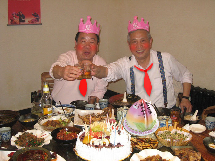 两位大哥生日快乐，笑口常开桃花朵朵开