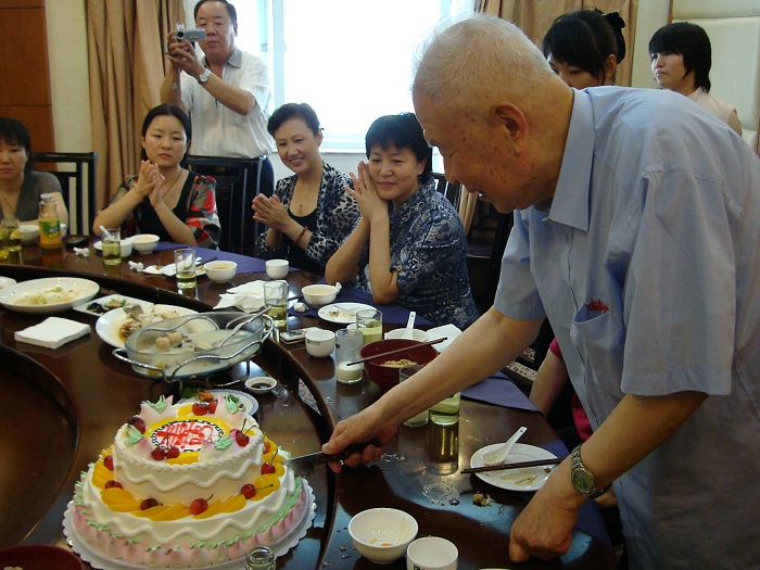 [推荐]矍铄八旬翁，感恩肝移植