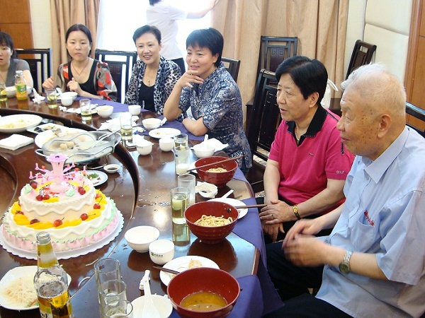 [推荐]矍铄八旬翁，感恩肝移植