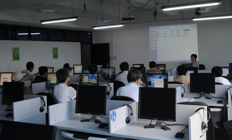 [原创]上海市肝移植康复联谊会举办移植会员电脑培训班