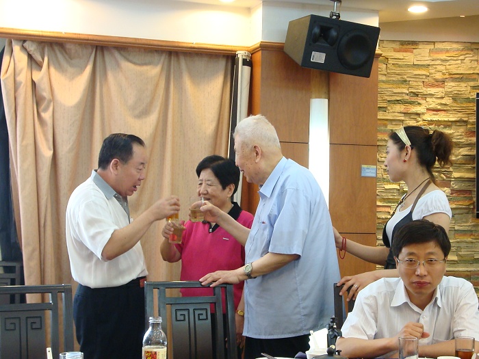 [推荐]矍铄八旬翁，感恩肝移植