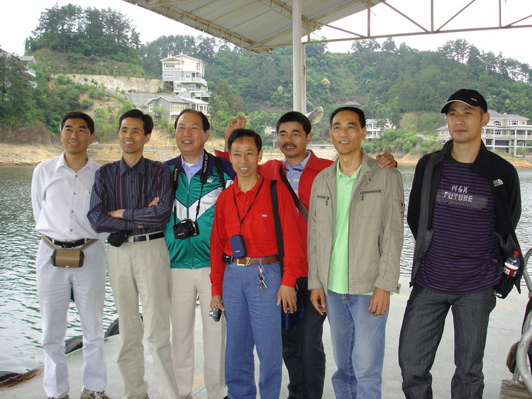 ki8Rj04I.jpg