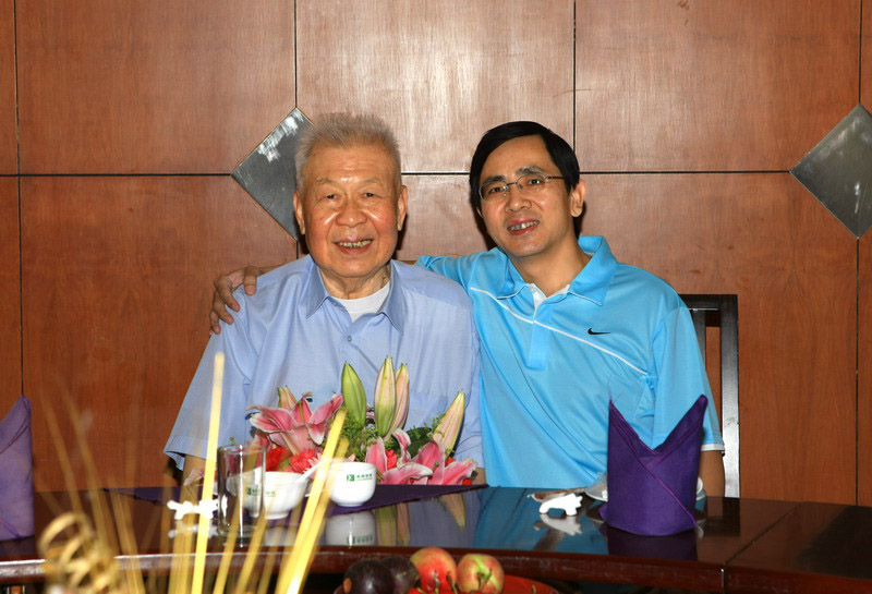 [推荐]矍铄八旬翁，感恩肝移植