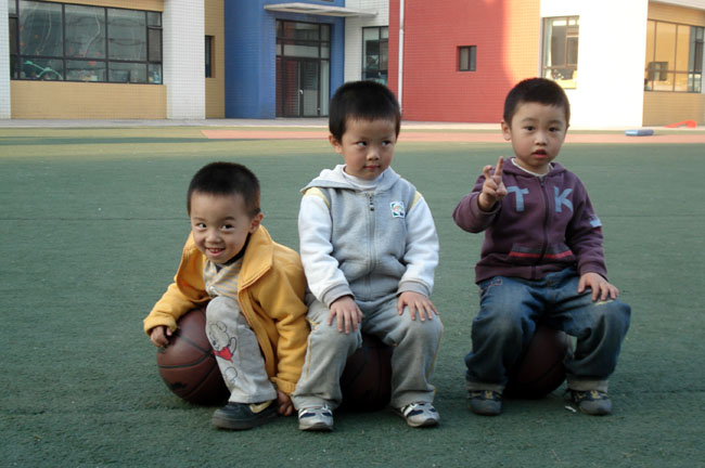 号称我们小区里的第一大帅哥，大家看看帅吗？