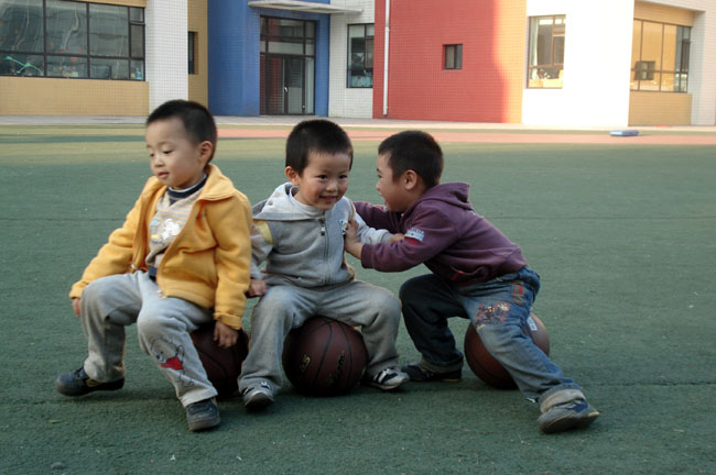 号称我们小区里的第一大帅哥，大家看看帅吗？
