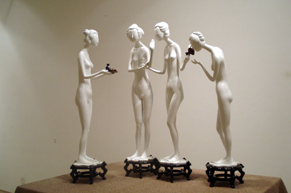 请大家参观一下鲁美展览！
