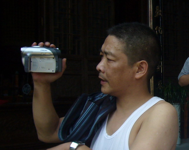 GKqAXH6M.jpg