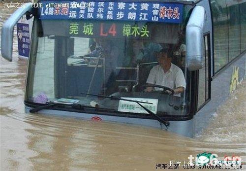 公交车牛，乘客更牛