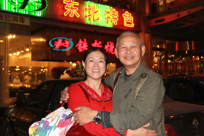 笑乐汉在京赴约见美丽
