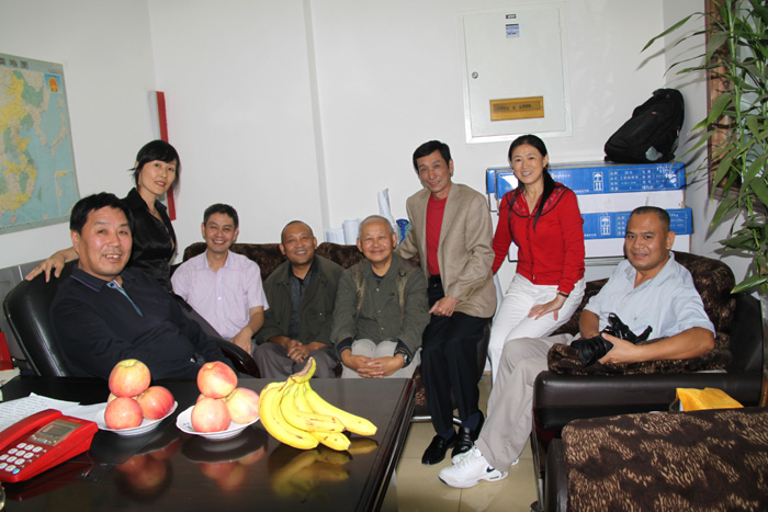 笑乐汉在京赴约见美丽