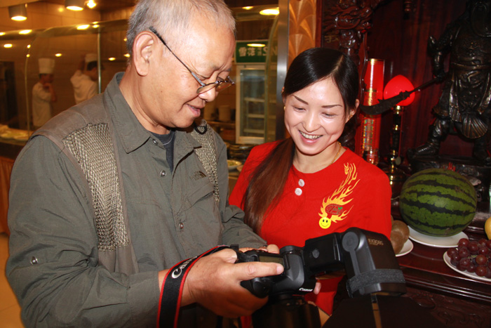 笑乐汉在京赴约见美丽