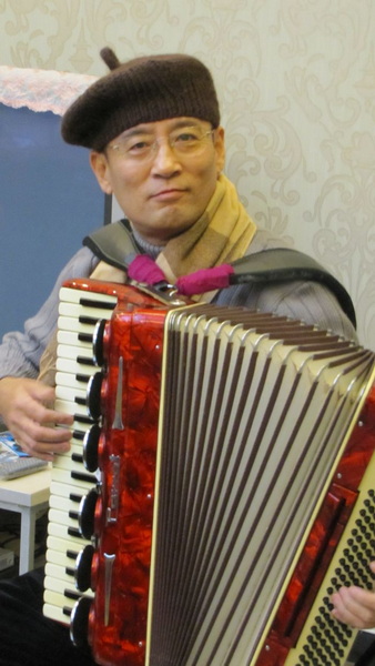 周末与感恩的心去北京通县宋庄画家村参加家庭画展聚会并看望移植的大姐