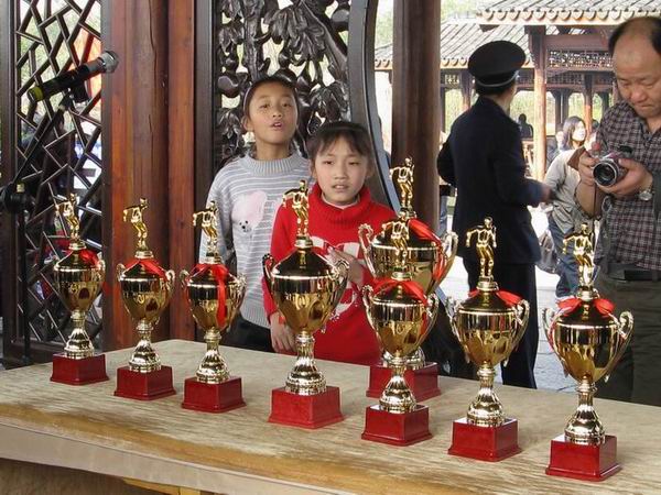 为冬泳健将穗中树、阿汤喝彩！