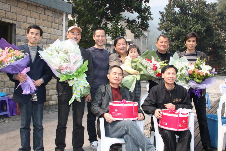 隆重祝贺又一村进入新生十岁行列