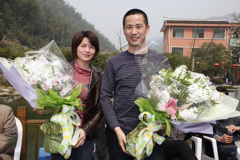 隆重祝贺又一村进入新生十岁行列