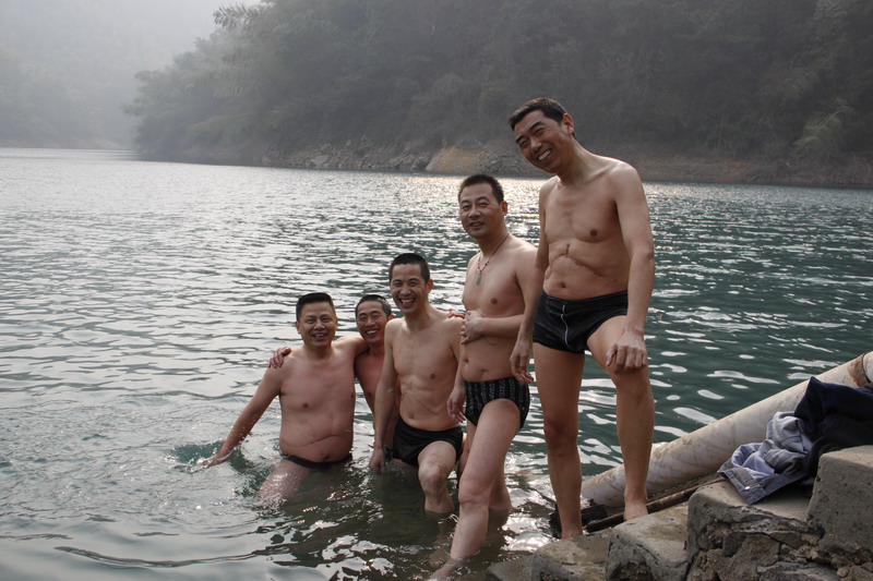隆重祝贺又一村进入新生十岁行列