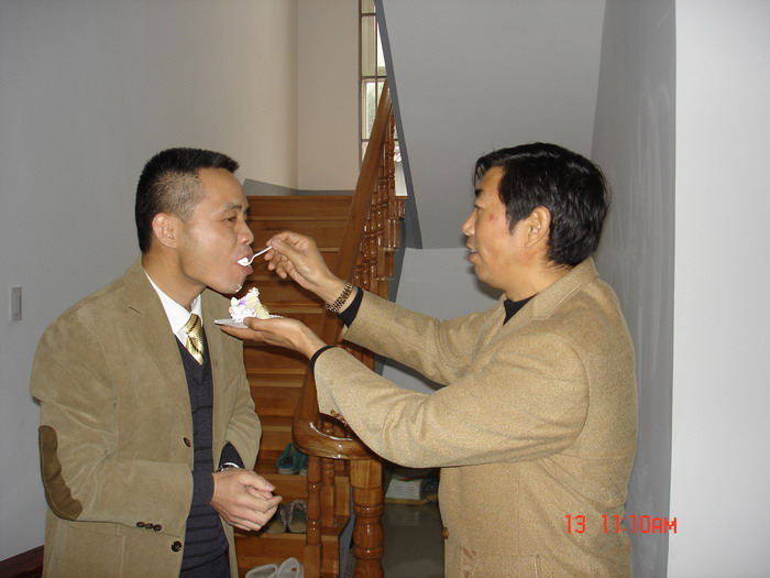 隆重祝贺又一村进入新生十岁行列