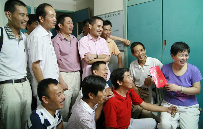 隆重祝贺又一村进入新生十岁行列