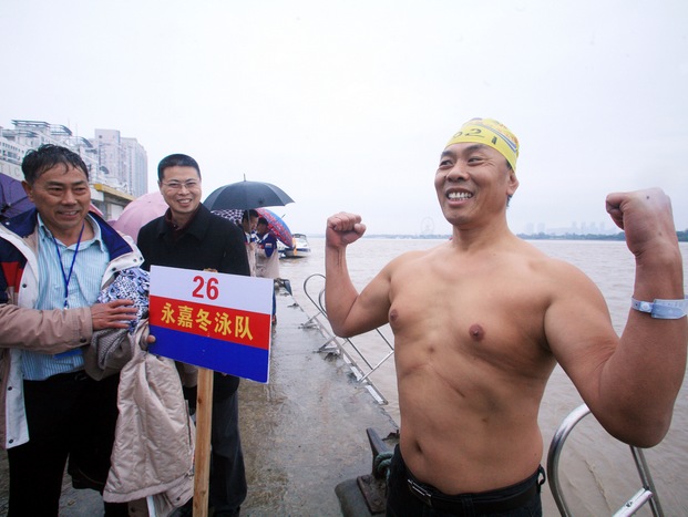 冬泳健将赵崇武