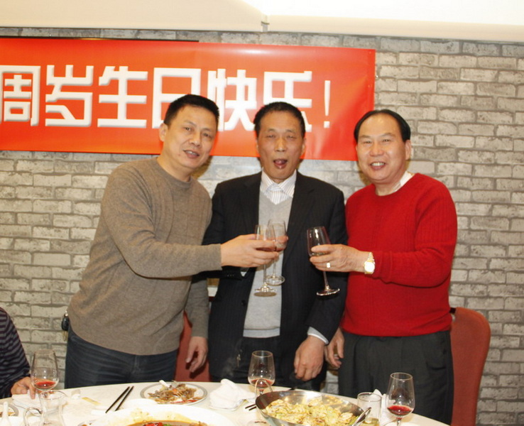 祝陈张根生日快乐！