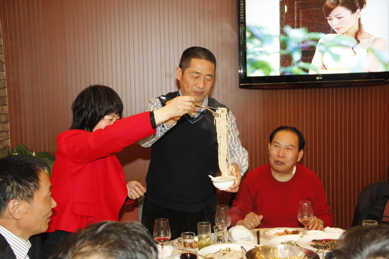 祝陈张根生日快乐！