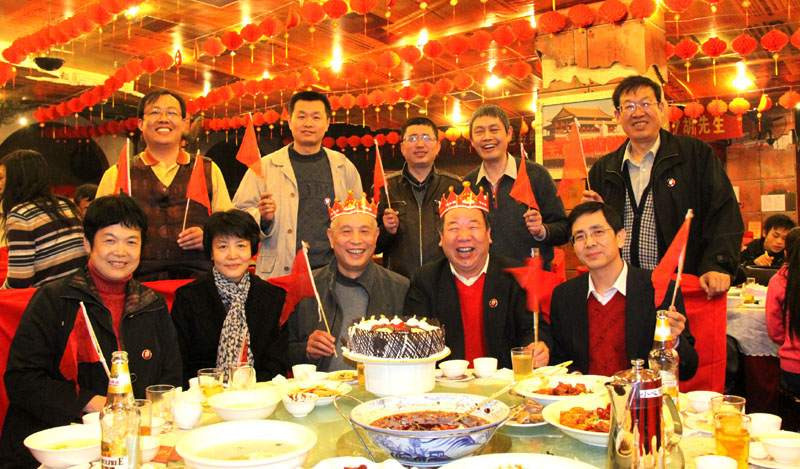 红色经典　激情庆新生