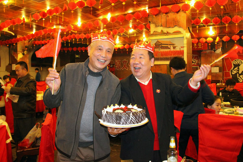 红色经典　激情庆新生