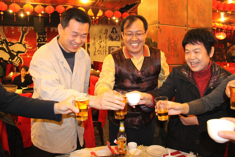 红色经典　激情庆新生