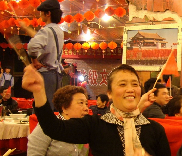 红色经典　激情庆新生