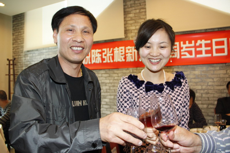 祝陈张根生日快乐！