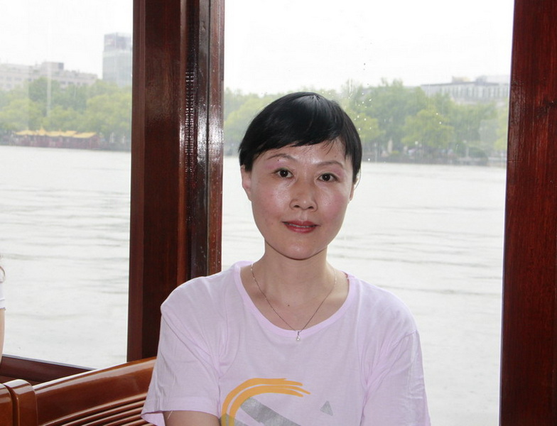 孔雀多开屏，只为客人来