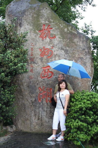 孔雀多开屏，只为客人来