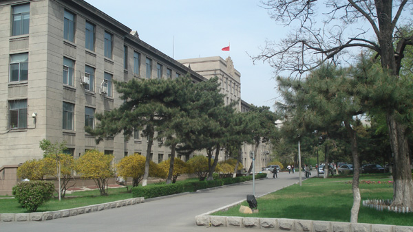 呵呵，暂时出不了国，身边转转吧！带你认识一下辽宁大学。
