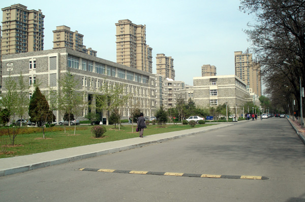 呵呵，暂时出不了国，身边转转吧！带你认识一下辽宁大学。