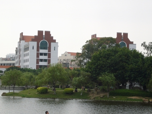 呵呵，暂时出不了国，身边转转吧！带你认识一下辽宁大学。