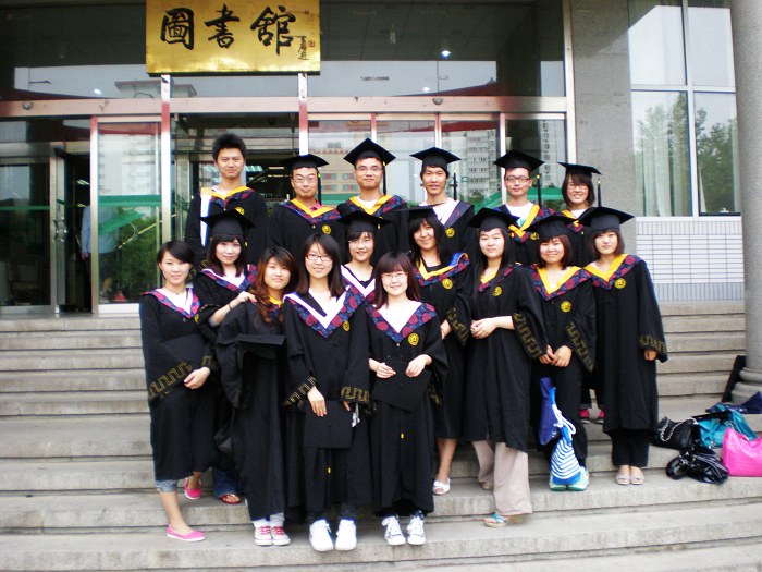 中国年轻的学士们