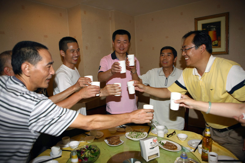 运动会后移友再次相聚北京