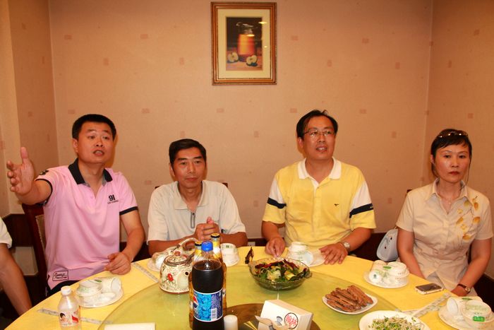运动会后移友再次相聚北京