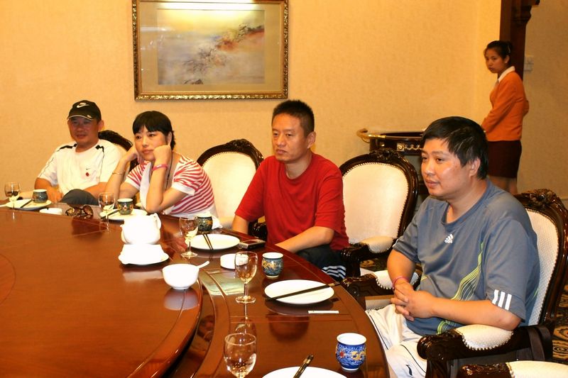 运动会后移友再次相聚北京